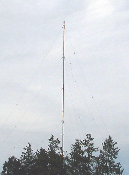 AM放送局の送信アンテナ写真